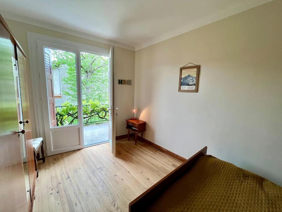 La Petite Ourse Maison De Village A Oust מראה חיצוני תמונה